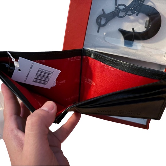 Brand New True Religion Black Leather Billfold Wallet w/ Bottle Opener Keychain - Picture 5 of 6